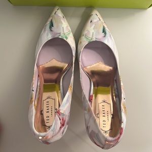 Ted Baker London Pumps
